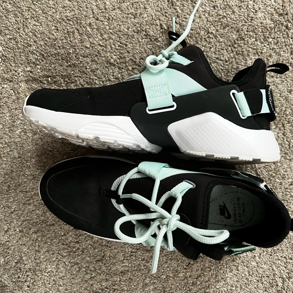 Worn twice Nikes!